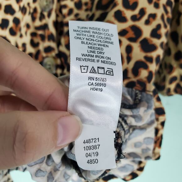 Maurices Womens Lightweight Button Front Leopard Print Smocked SS Top Size XL - Picture 5 of 5
